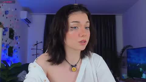 Snapshot of averywillow chatting on July 28, 11:15 pm AveryWillow online show from July 28, 11:15 pm