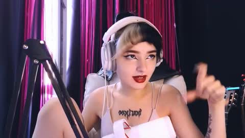 Avriel online show from September 20, 5:19 am