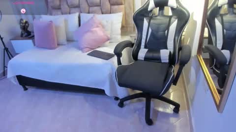 AVIS  online show from January 15, 1:56 am