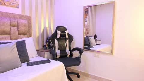 AVIS  online show from September 17, 6:53 pm