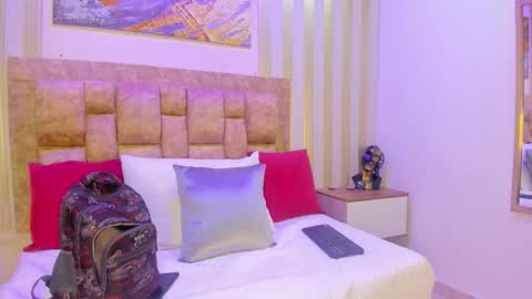 AVIS  online show from October 19, 4:24 am