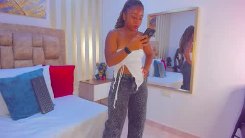 AVIS  online show from November 12, 6:19 pm