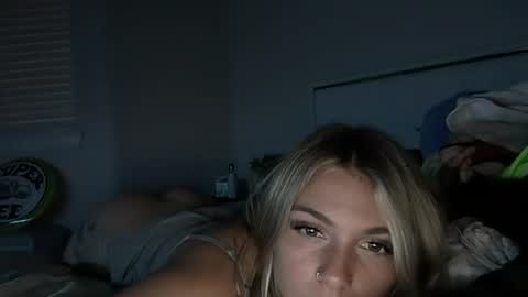 Snapshot of avocadotoocute chatting on July 8, 3:11 am avocadotoocute online show from July 8, 3:11 am