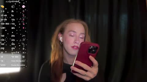 avril_pearly_ online show from March 31, 10:59 am