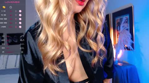 Snapshot of avrill_morgan chatting on December 6, 1:51 am Avrill Morgan online show from December 6, 1:51 am