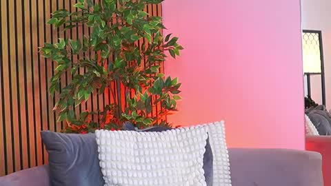 AVRILL CYRUX online show from April 18, 6:39 am