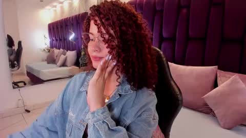 Avril  online show from December 15, 11:36 am