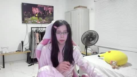 Snapshot of awa_katy chatting on February 6, 2:44 am katy online show from February 6, 2:44 am