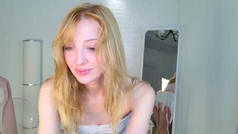 aweryuwu online show from October 28, 6:50 am