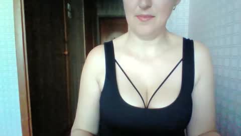 Snapshot of awesomeladyy chatting on May 5, 8:11 am awesomeladyy online show from May 5, 8:11 am