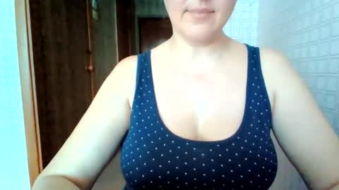 Snapshot of awesomeladyy chatting on May 16, 1:43 pm awesomeladyy online show from May 16, 1:43 pm