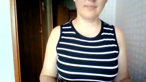 Snapshot of awesomeladyy chatting on June 11, 8:23 am awesomeladyy online show from June 11, 8:23 am
