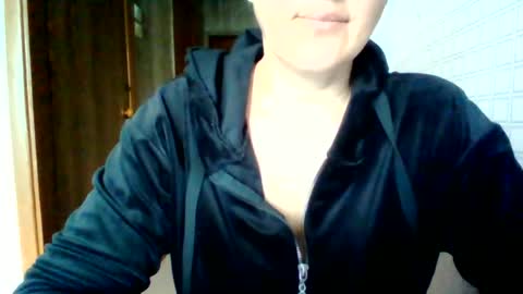 Snapshot of awesomeladyy chatting on June 13, 7:50 am awesomeladyy online show from June 13, 7:50 am