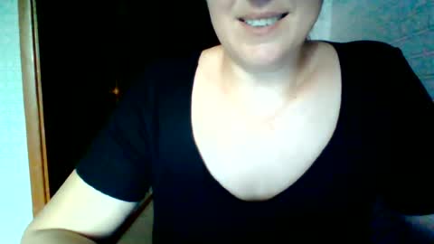 Snapshot of awesomeladyy chatting on June 27, 5:18 pm awesomeladyy online show from June 27, 5:18 pm