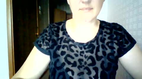 Snapshot of awesomeladyy chatting on June 29, 7:58 am awesomeladyy online show from June 29, 7:58 am