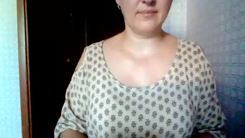 Snapshot of awesomeladyy chatting on August 6, 7:43 am awesomeladyy online show from August 6, 7:43 am
