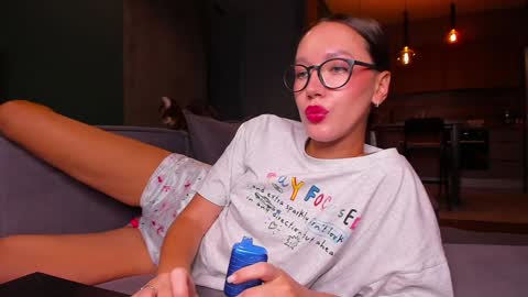 Awgustina online show from December 4, 1:53 pm