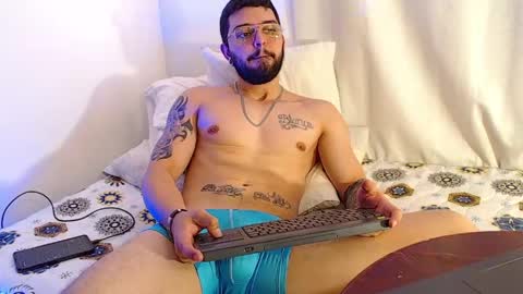 Snapshot of axel_7070 chatting on May 16, 2:38 pm Independiente Model online show from May 16, 2:38 pm