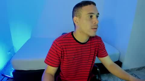 axel__fierro online show from April 27, 6:17 pm