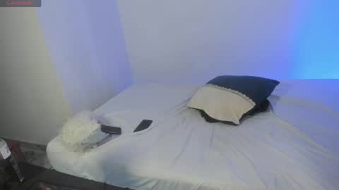 axel__fierro online show from May 16, 8:07 pm