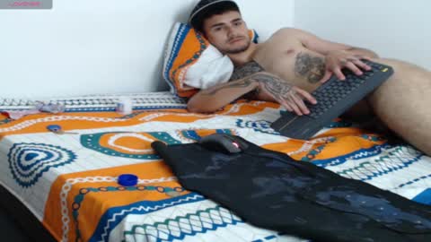 Axel online show from February 9, 7:09 pm