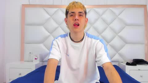 Snapshot of axel_cifer chatting on January 3, 12:30 pm Axel cifer online show from January 3, 12:30 pm