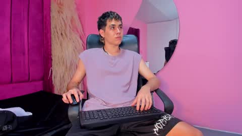 Snapshot of axel_cifer chatting on February 27, 5:15 pm Axel cifer online show from February 27, 5:15 pm