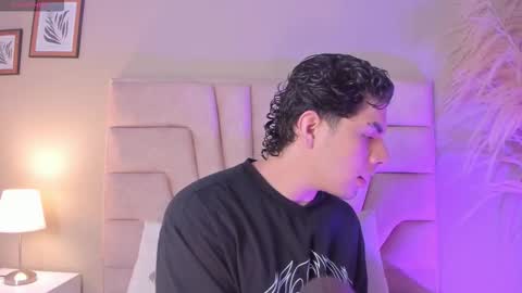 Yooung King  online show from February 9, 11:14 am