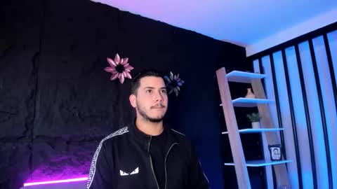 axel_grey_ online show from December 21, 11:39 am