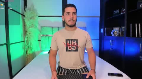 axel_grey_ online show from December 22, 12:24 pm