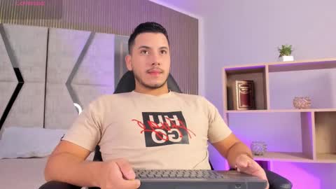 axel_grey_ online show from February 28, 12:28 pm
