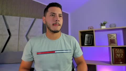 axel_grey_ online show from April 11, 12:31 pm