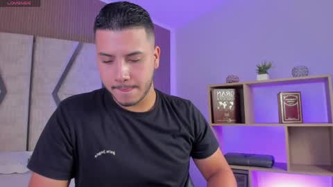 axel_grey_ online show from April 22, 12:39 pm