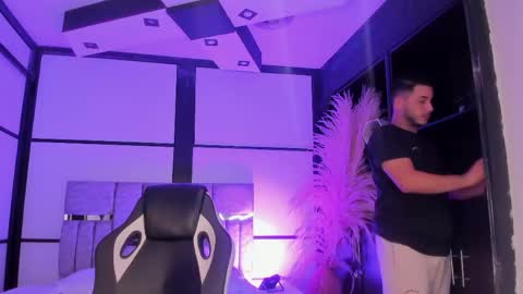 axel_grey_ online show from June 7, 5:22 am