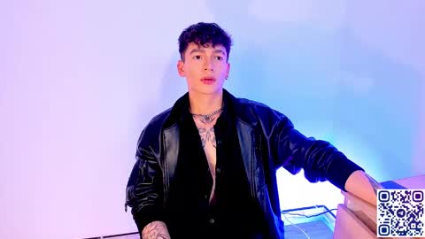 Axel online show from January 7, 9:50 pm