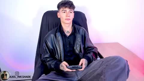 Axel online show from February 25, 3:05 am