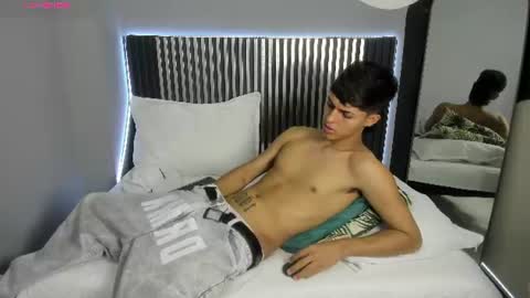 Snapshot of axel_mendoza_ chatting on June 11, 8:40 pm A X E L online show from June 11, 8:40 pm