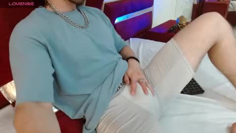 Axel  online show from May 16, 1:13 am