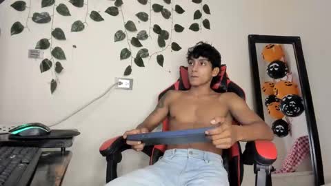 axel_rosse2 online show from October 26, 8:04 pm
