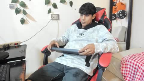 axel_rosse2 online show from November 3, 11:59 pm