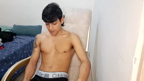Snapshot of axel_rosse2 chatting on January 17, 2:11 pm axel_rosse2 online show from January 17, 2:11 pm