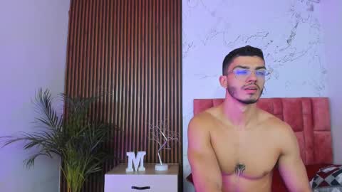 Axel  online show from December 4, 8:23 am