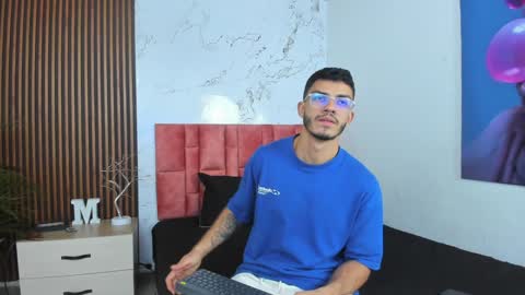 Axel  online show from December 9, 5:29 am