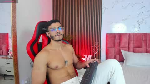 Axel  online show from December 15, 5:45 am