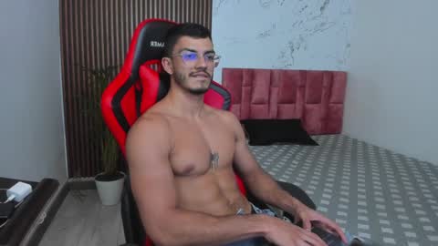 Axel  online show from January 8, 9:55 pm