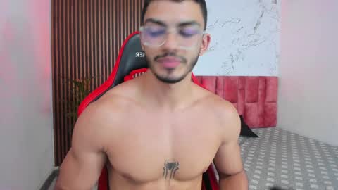 Axel  online show from January 9, 10:20 pm