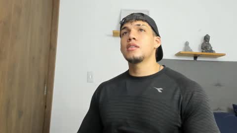 INDEPENDENT MODEL  online show from October 1, 4:29 am