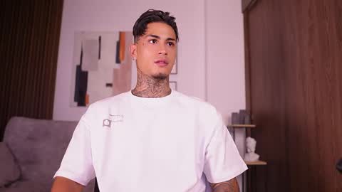 Snapshot of axel_villa chatting on September 14, 8:30 pm Agustin online show from September 14, 8:30 pm