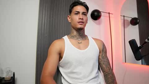 Snapshot of axel_villa chatting on September 16, 8:10 pm Agustin online show from September 16, 8:10 pm