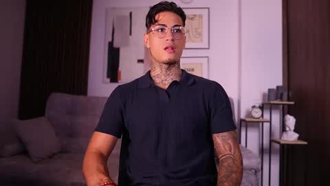 Snapshot of axel_villa chatting on September 27, 8:47 pm Agustin online show from September 27, 8:47 pm